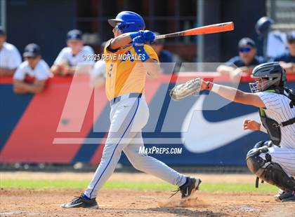 Thumbnail 3 in Bishop Amat vs La Salle photogallery.