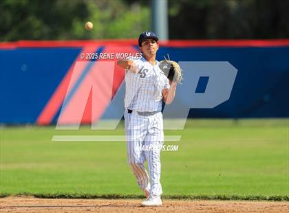 Thumbnail 1 in Bishop Amat vs La Salle photogallery.