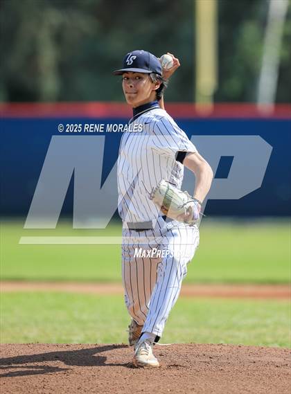 Thumbnail 3 in Bishop Amat vs La Salle photogallery.