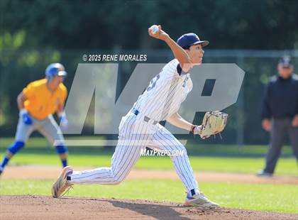 Thumbnail 3 in Bishop Amat vs La Salle photogallery.