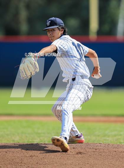 Thumbnail 1 in Bishop Amat vs La Salle photogallery.