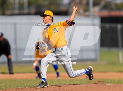 Thumbnail 1 in Bishop Amat vs La Salle photogallery.