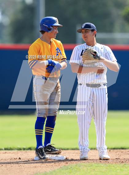 Thumbnail 3 in Bishop Amat vs La Salle photogallery.