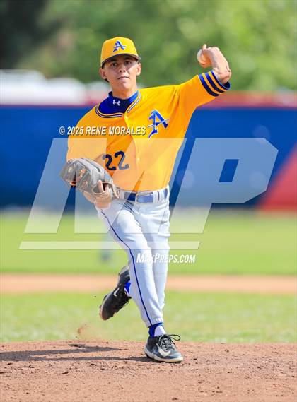 Thumbnail 2 in Bishop Amat vs La Salle photogallery.