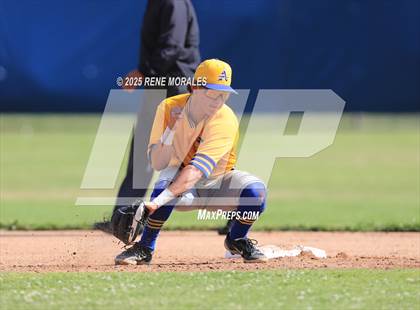 Thumbnail 3 in Bishop Amat vs La Salle photogallery.