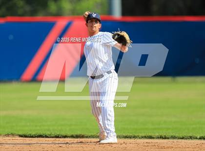 Thumbnail 2 in Bishop Amat vs La Salle photogallery.