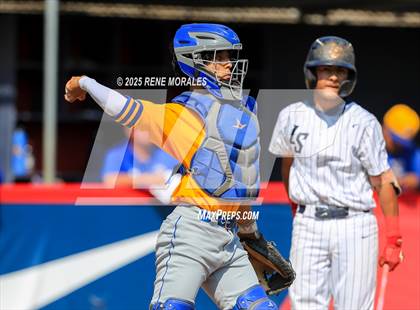 Thumbnail 1 in Bishop Amat vs La Salle photogallery.