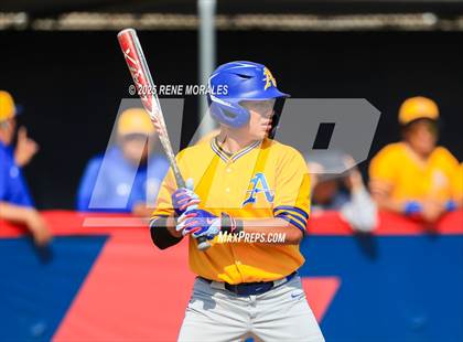 Thumbnail 1 in Bishop Amat vs La Salle photogallery.