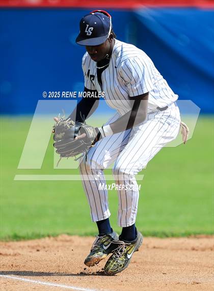Thumbnail 1 in Bishop Amat vs La Salle photogallery.