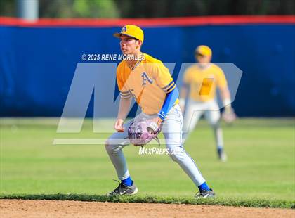 Thumbnail 3 in Bishop Amat vs La Salle photogallery.
