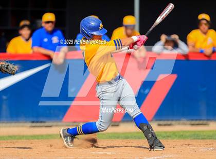 Thumbnail 3 in Bishop Amat vs La Salle photogallery.