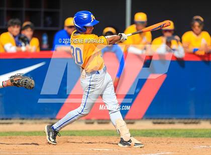 Thumbnail 2 in Bishop Amat vs La Salle photogallery.