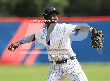 Thumbnail 2 in Bishop Amat vs La Salle photogallery.
