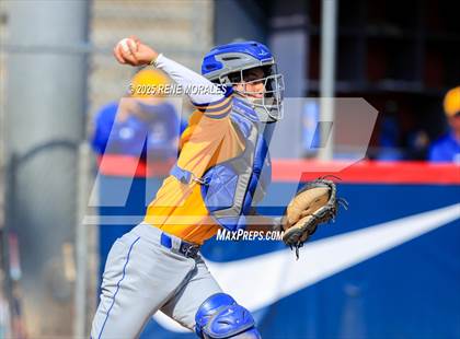 Thumbnail 1 in Bishop Amat vs La Salle photogallery.