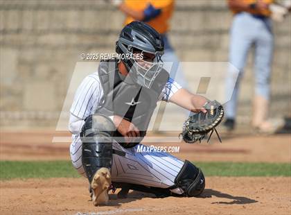 Thumbnail 2 in Bishop Amat vs La Salle photogallery.