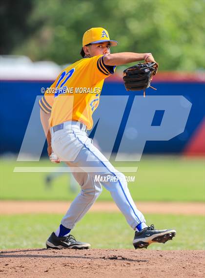 Thumbnail 2 in Bishop Amat vs La Salle photogallery.
