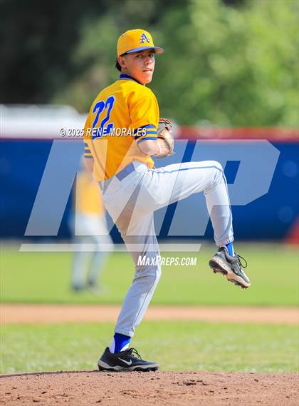Thumbnail 2 in Bishop Amat vs La Salle photogallery.