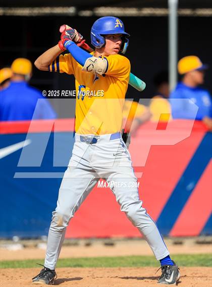 Thumbnail 2 in Bishop Amat vs La Salle photogallery.