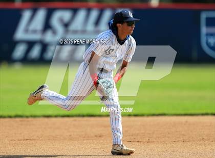Thumbnail 2 in Bishop Amat vs La Salle photogallery.