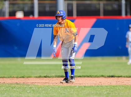 Thumbnail 2 in Bishop Amat vs La Salle photogallery.