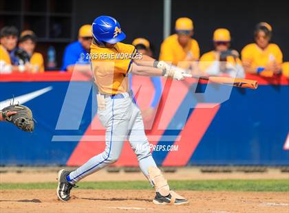 Thumbnail 1 in Bishop Amat vs La Salle photogallery.