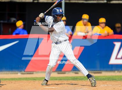 Thumbnail 1 in Bishop Amat vs La Salle photogallery.
