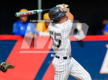 Thumbnail 1 in Bishop Amat vs La Salle photogallery.