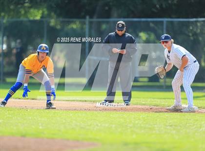 Thumbnail 1 in Bishop Amat vs La Salle photogallery.