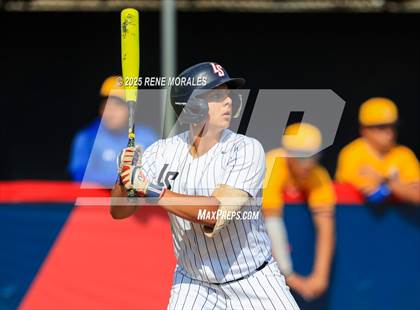 Thumbnail 3 in Bishop Amat vs La Salle photogallery.