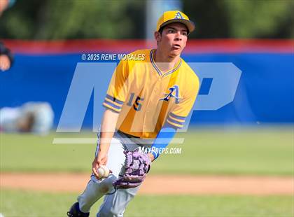 Thumbnail 2 in Bishop Amat vs La Salle photogallery.