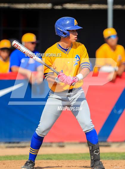 Thumbnail 3 in Bishop Amat vs La Salle photogallery.