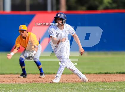 Thumbnail 1 in Bishop Amat vs La Salle photogallery.