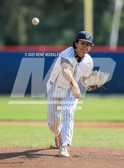 Thumbnail 2 in Bishop Amat vs La Salle photogallery.