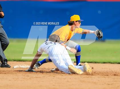 Thumbnail 1 in Bishop Amat vs La Salle photogallery.