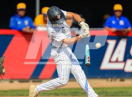 Thumbnail 3 in Bishop Amat vs La Salle photogallery.