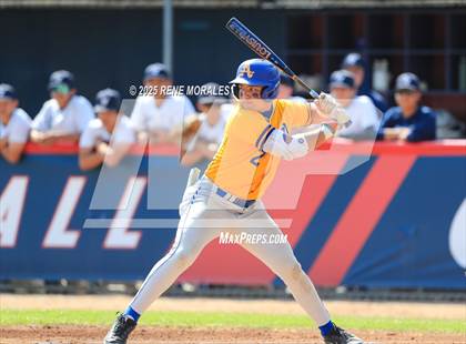 Thumbnail 1 in Bishop Amat vs La Salle photogallery.