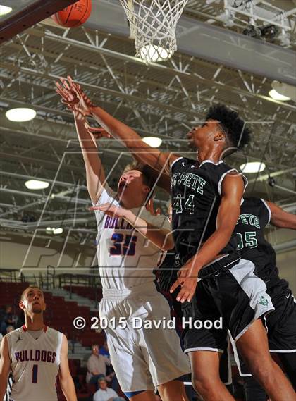 Thumbnail 1 in St. Petersburg @ Folsom (MaxPreps Holiday Classic) photogallery.