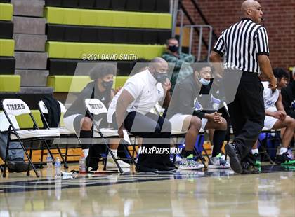 Thumbnail 1 in Lincoln College Prep vs Raytown (Summit Grill Shootout) photogallery.