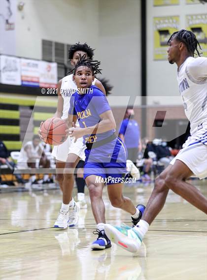 Thumbnail 2 in Lincoln College Prep vs Raytown (Summit Grill Shootout) photogallery.