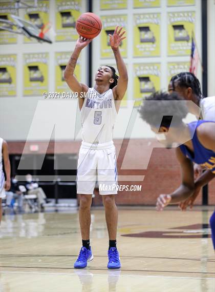 Thumbnail 3 in Lincoln College Prep vs Raytown (Summit Grill Shootout) photogallery.