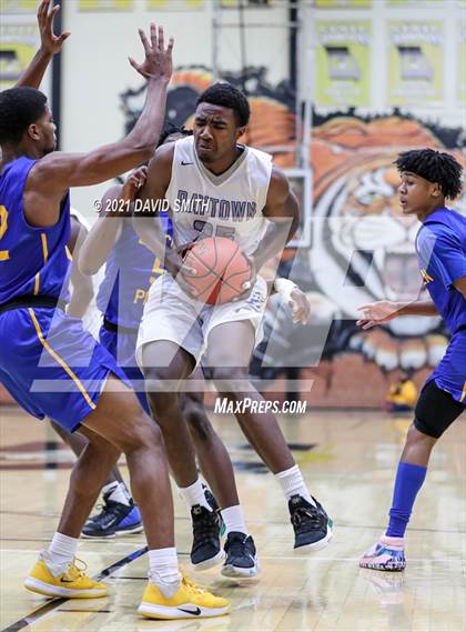 Thumbnail 1 in Lincoln College Prep vs Raytown (Summit Grill Shootout) photogallery.