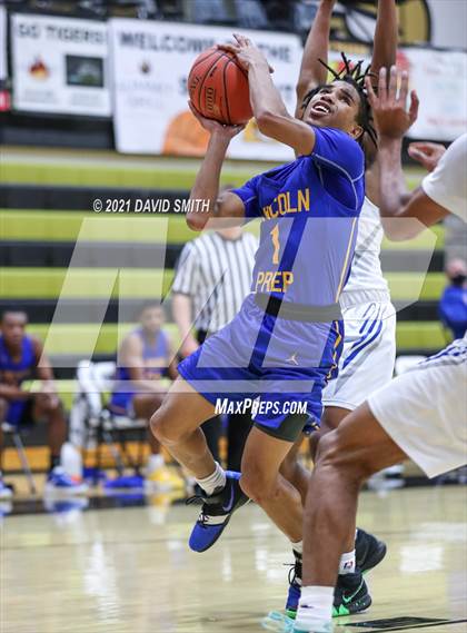 Thumbnail 3 in Lincoln College Prep vs Raytown (Summit Grill Shootout) photogallery.