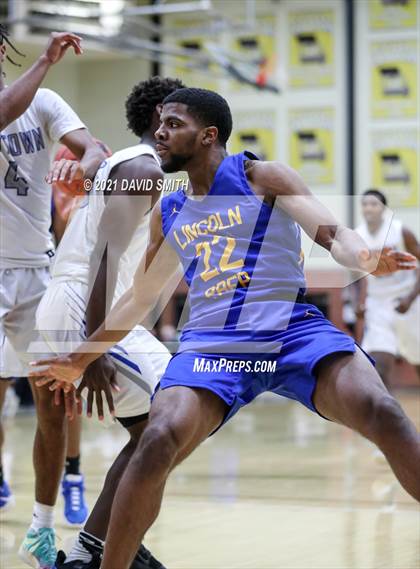 Thumbnail 2 in Lincoln College Prep vs Raytown (Summit Grill Shootout) photogallery.