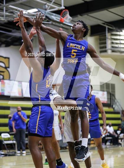 Thumbnail 3 in Lincoln College Prep vs Raytown (Summit Grill Shootout) photogallery.