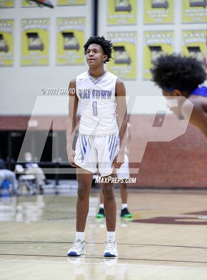 Thumbnail 2 in Lincoln College Prep vs Raytown (Summit Grill Shootout) photogallery.