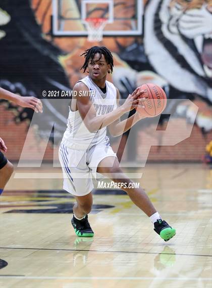 Thumbnail 3 in Lincoln College Prep vs Raytown (Summit Grill Shootout) photogallery.
