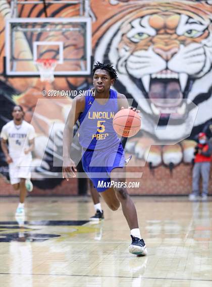 Thumbnail 1 in Lincoln College Prep vs Raytown (Summit Grill Shootout) photogallery.