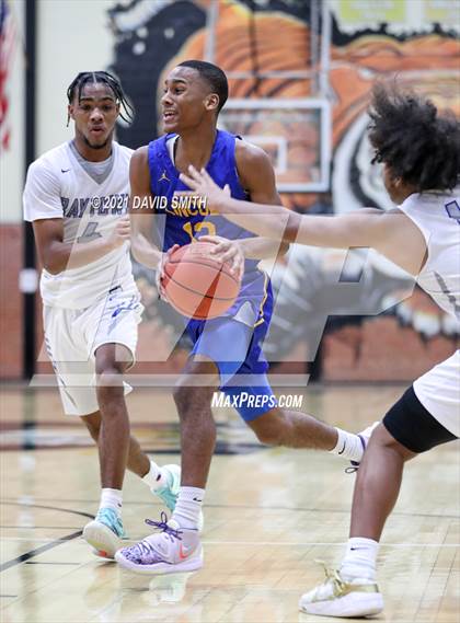 Thumbnail 3 in Lincoln College Prep vs Raytown (Summit Grill Shootout) photogallery.
