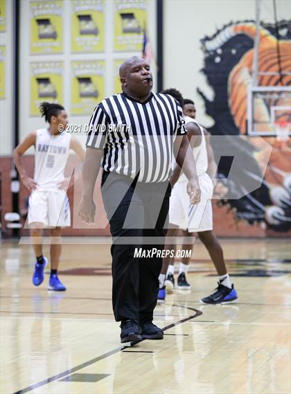 Thumbnail 2 in Lincoln College Prep vs Raytown (Summit Grill Shootout) photogallery.