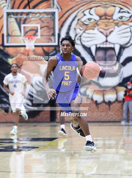 Thumbnail 3 in Lincoln College Prep vs Raytown (Summit Grill Shootout) photogallery.